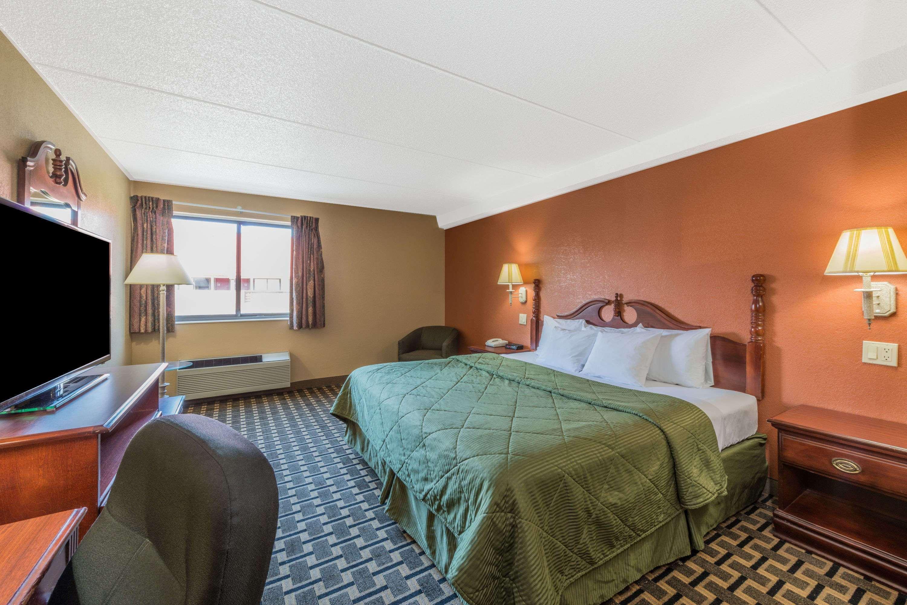 Days Inn By Wyndham Hurstbourne Louisville Exterior photo