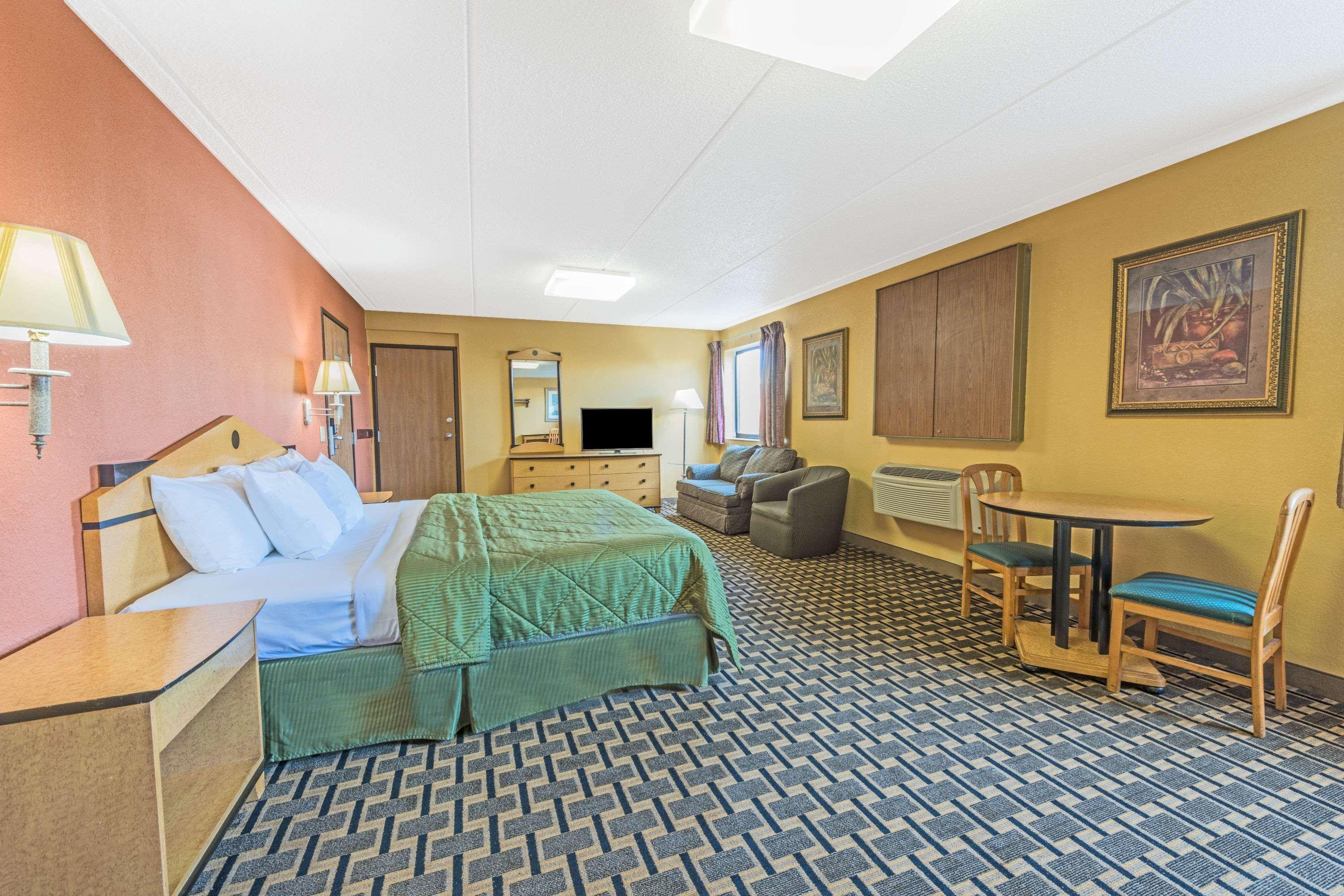 Days Inn By Wyndham Hurstbourne Louisville Exterior photo