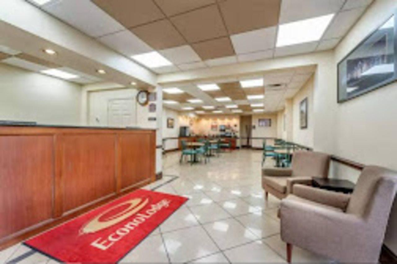 Days Inn By Wyndham Hurstbourne Louisville Exterior photo